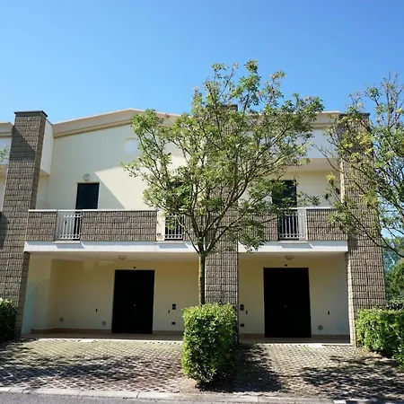 Beautiful Village For 5 People With Pool Hébergement de vacances *